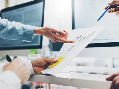 مادة عاكسة - تتيح لك الطيران في الظلام