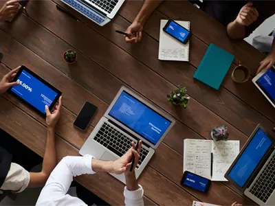 زي موحد بمادة عاكسة