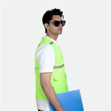 استخدام سترة عاكسة