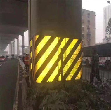 معطف واق من المطر عاكس المواد خط عاكس مشرق في ليلة ممطرة،